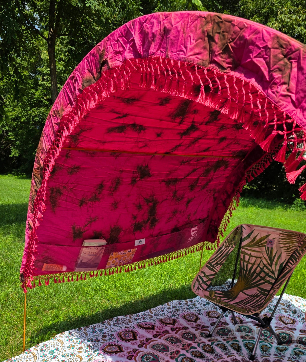 Interior mesh storage pockets on the pink tie-dye Suniela SolarCotton™ shade cabana